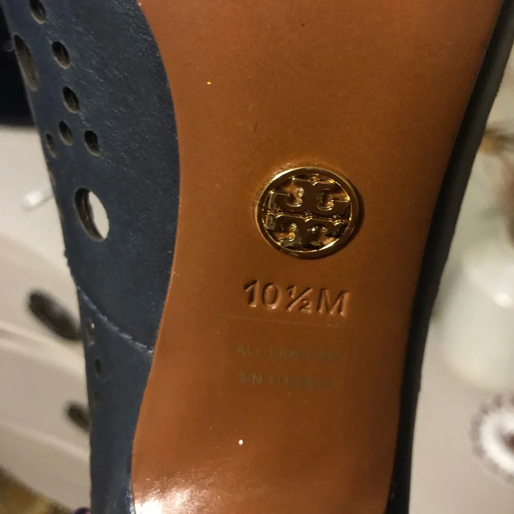 Tory Burch Verity Laser Cut Navy Blue Leather Pump 10.5